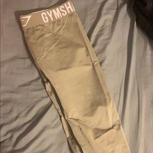 Gym shark leggings